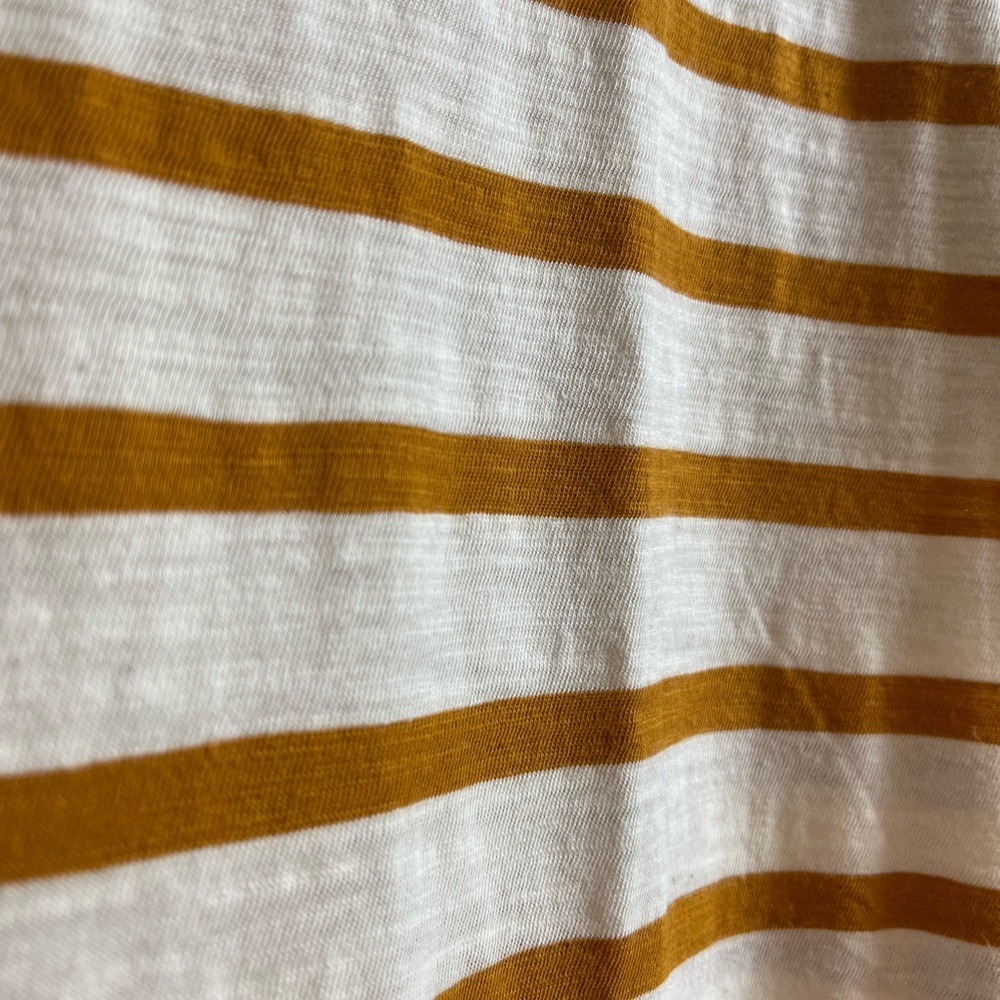 ✨NWT Old navy t-shirt✨ Cream and Mustard stripe. - Picture 4 of 4